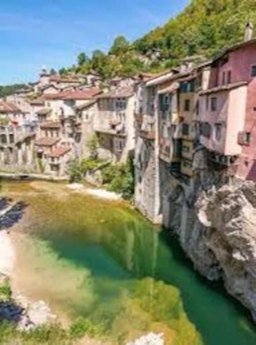 Confortable Au Pied Du Vercors ポン・アン・ロワイヤン エクステリア 写真